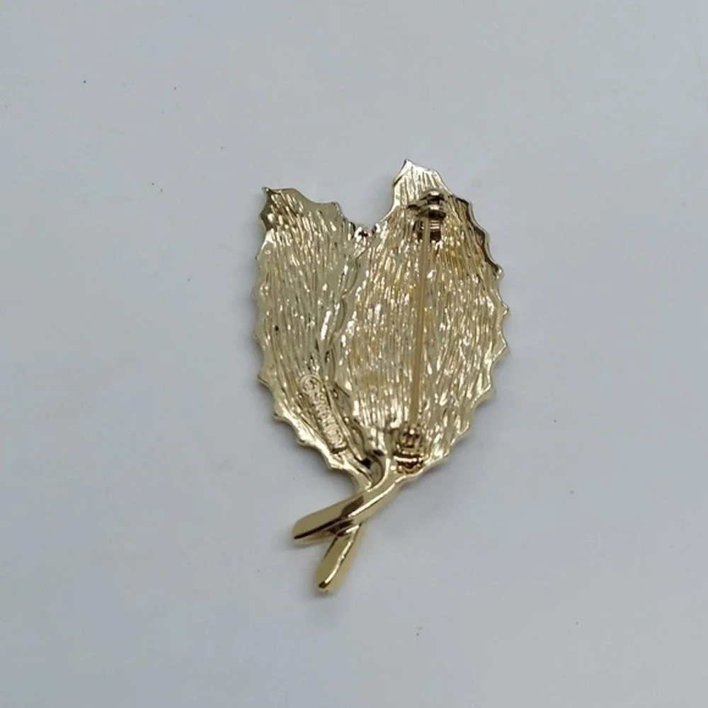 Vintage Sarah Coventry‎ wood leaf brooch